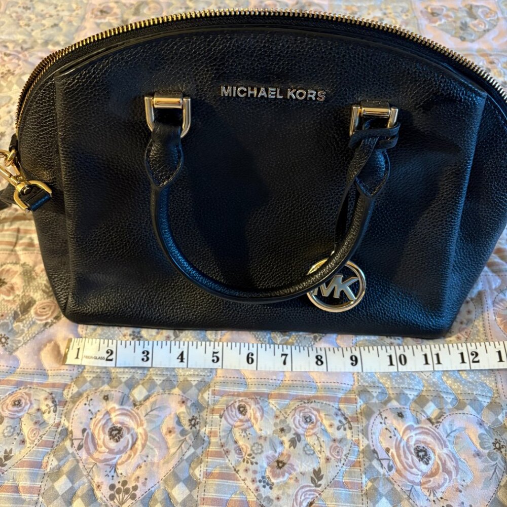 Michael Kors handbag in great condition.